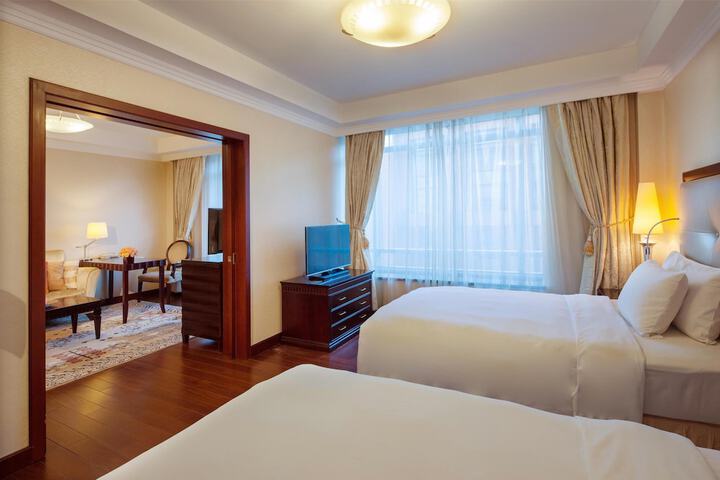 Room 32 of 95