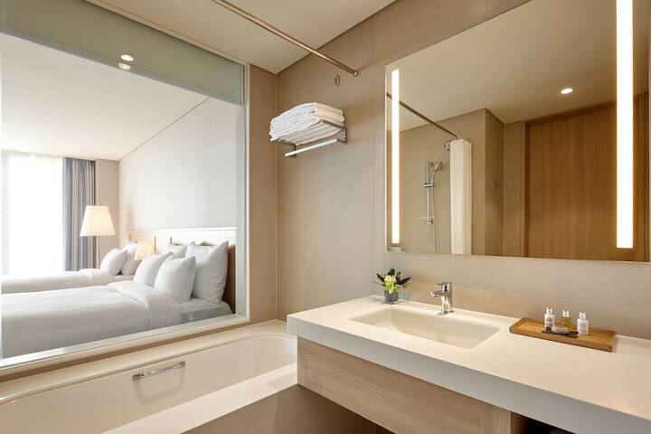 Room 95 of 181
