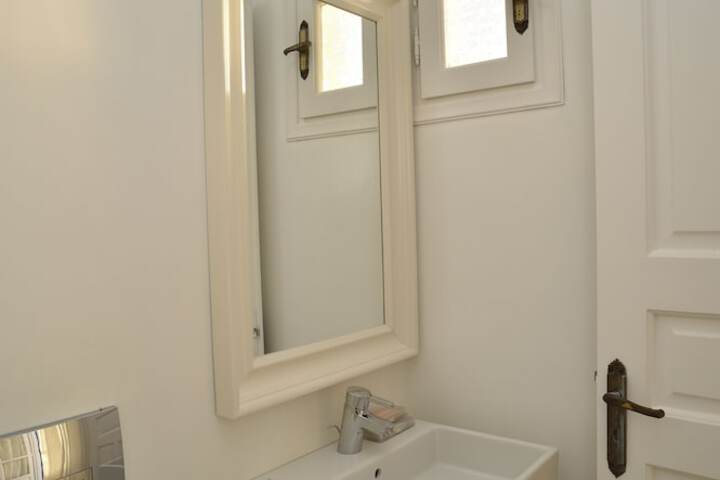 Room 74 of 103