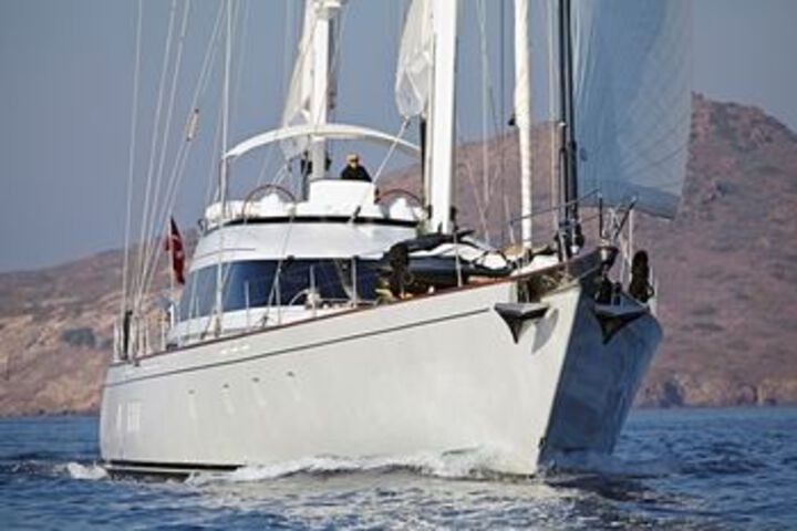 Sailing Yacht Glorious