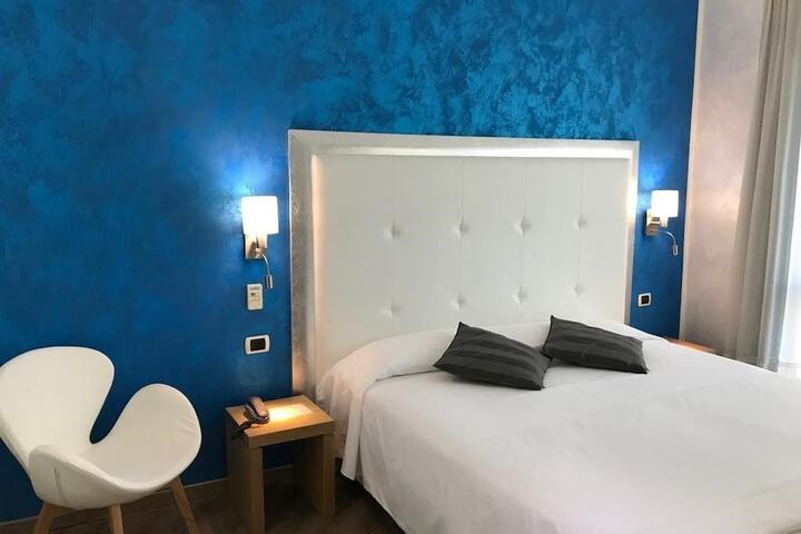 Room 8 of 17