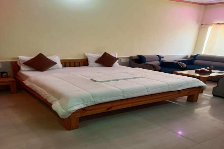 Room 6 of 25