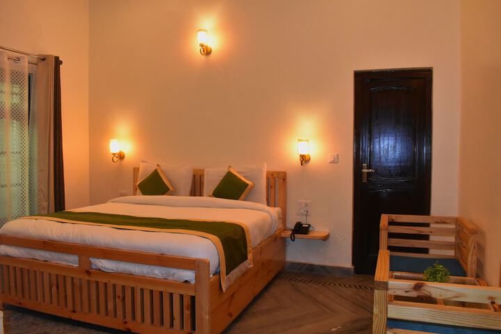 Room 9 of 32