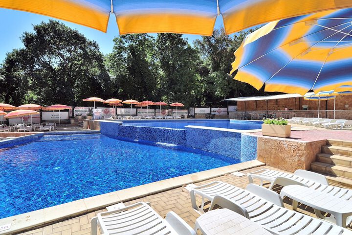 Hotel with Pool