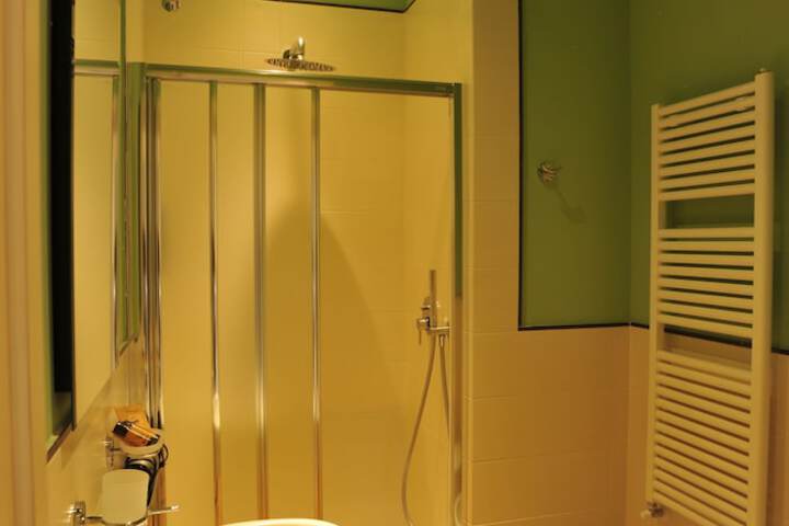 Room 13 of 18