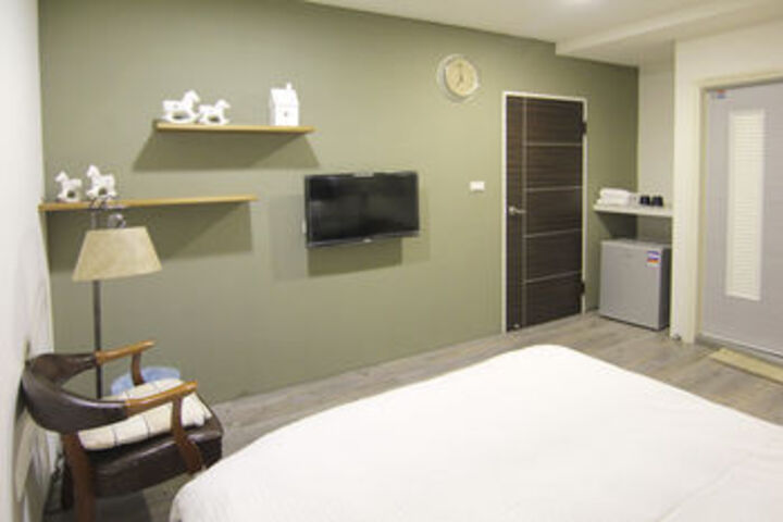 Room 11 of 37