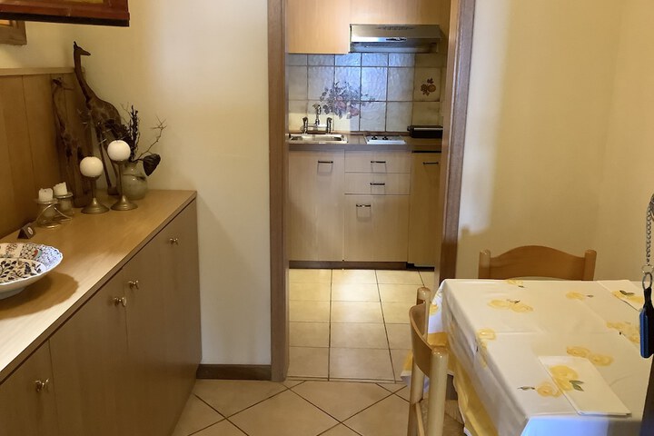 Room 4 of 32