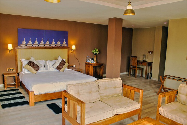 Room 5 of 83