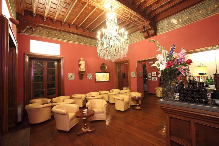 Lounge 31 of 47