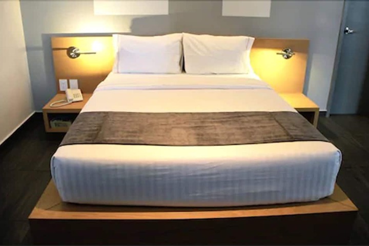 Room 14 of 66