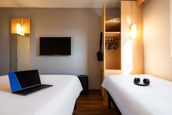 Room 11 of 64