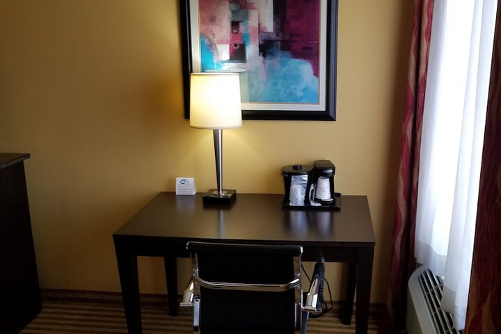 1 King Bed Efficiency (2 of 25)
