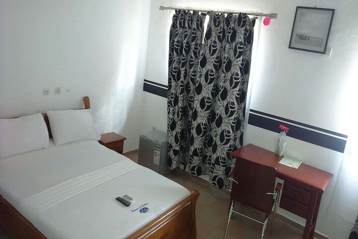 Room 4 of 10