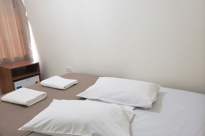 Room 10 of 33