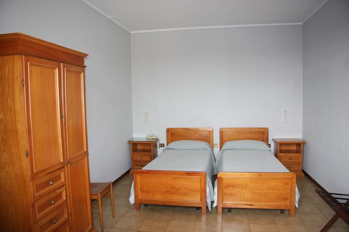 Room 11 of 13