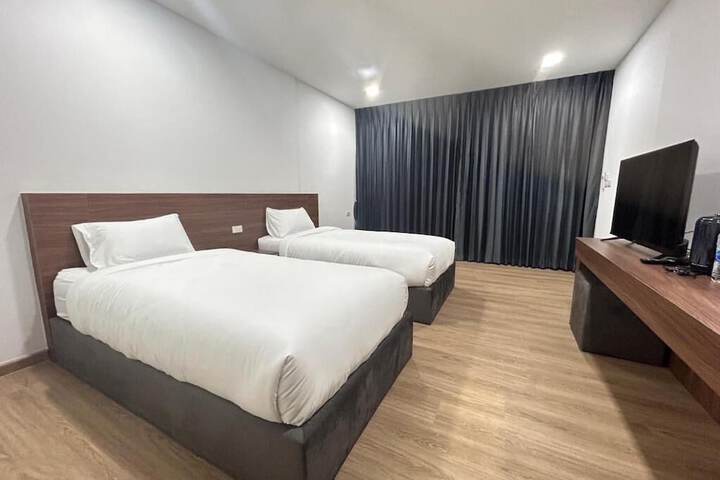 Room 7 of 12