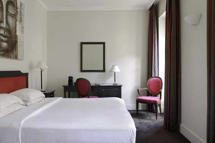 Room 7 of 34