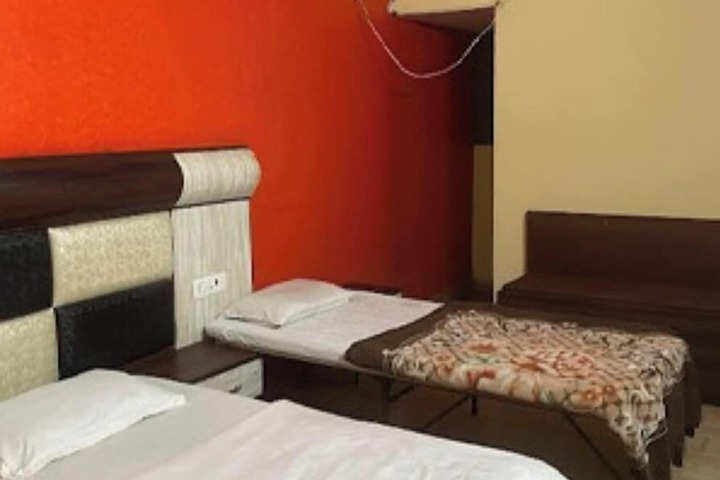 Room 4 of 6