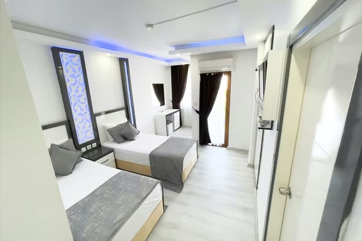 Room 7 of 27