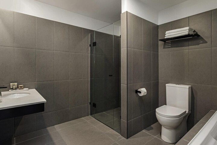 Room 32 of 63