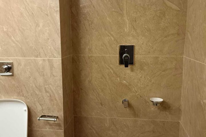 Room 8 of 10