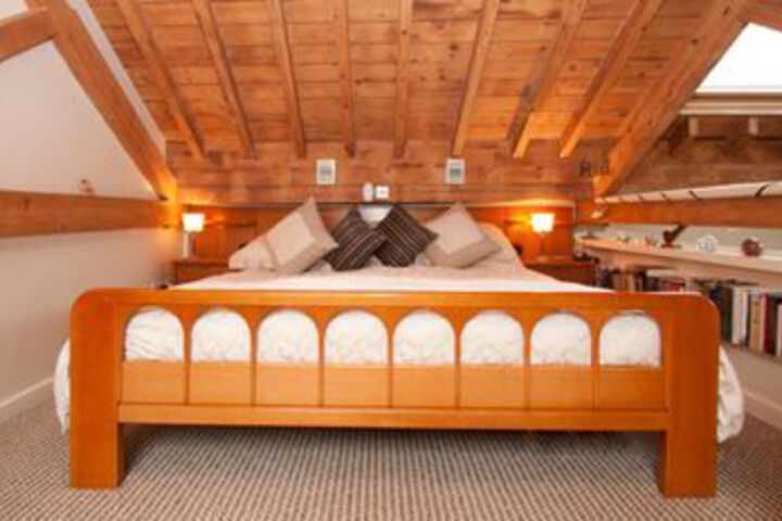 Room 5 of 18