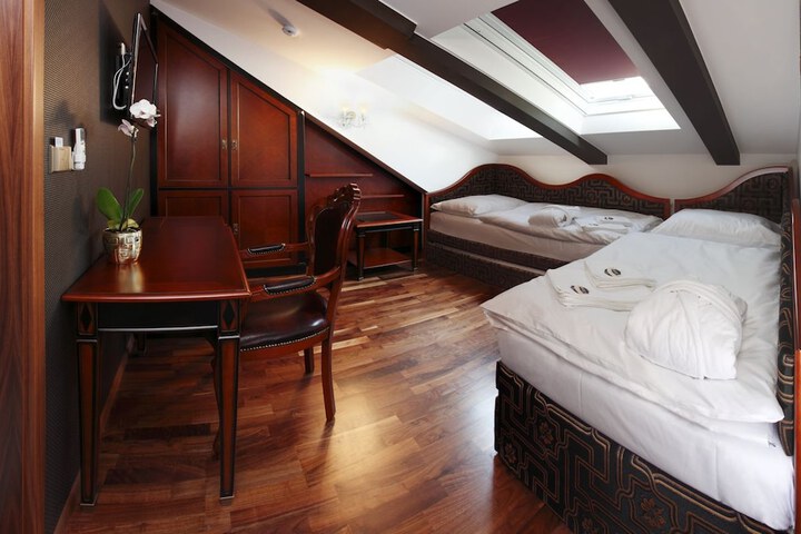 Room 10 of 53