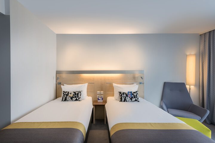 Room 11 of 39
