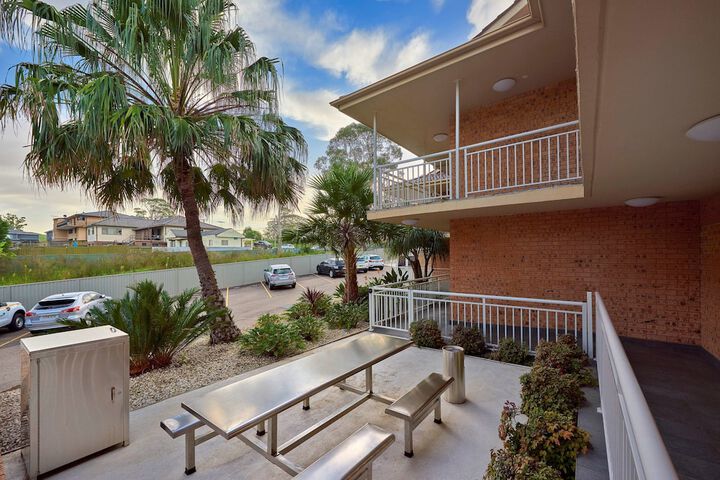Hotel Exterior 32 of 36
