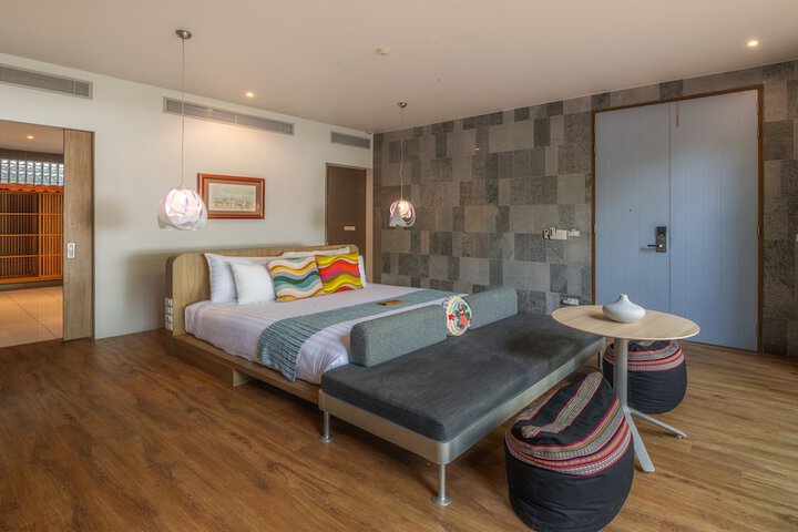 Room 42 of 185
