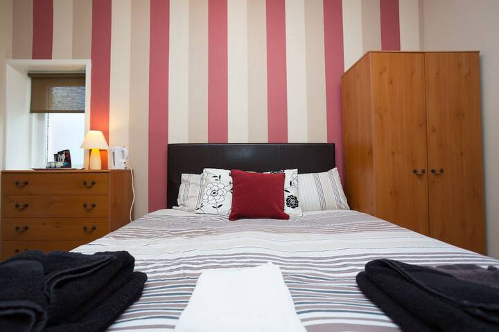 Room 9 of 25