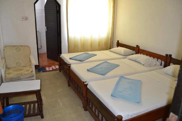 Room 10 of 12
