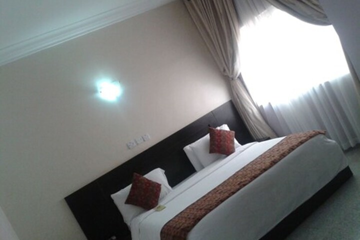 Room 6 of 35