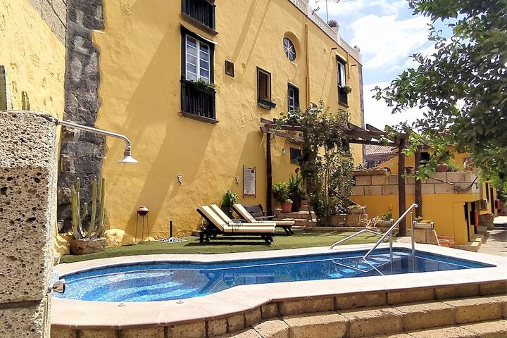 Pool Hotel