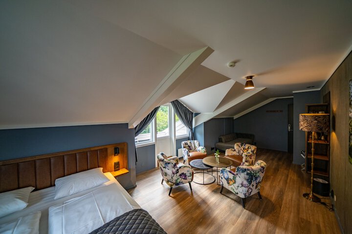 Room 10 of 50