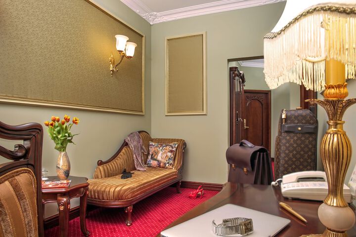 Room 11 of 31