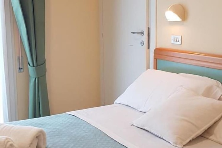 Room 5 of 26