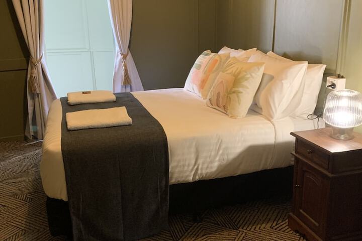 Room 7 of 19