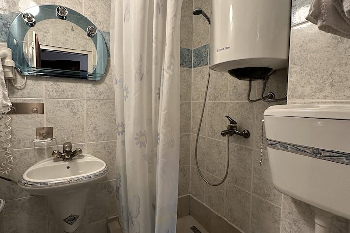 Room 44 of 69