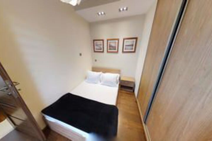 Room 19 of 38