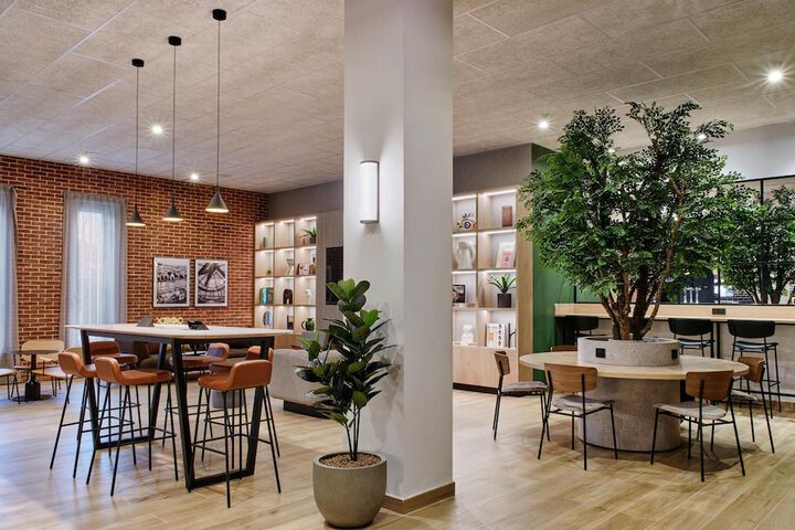 Entrance & Lobby