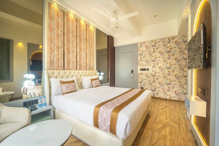 Room 15 of 34