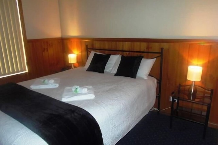 Room 4 of 30