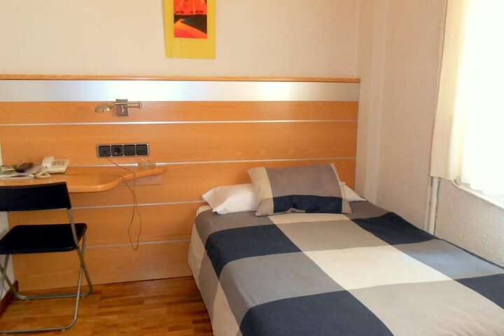 Room 12 of 25