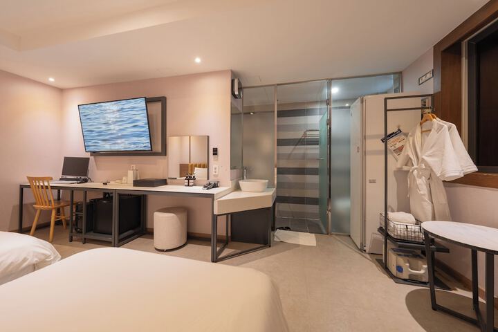 Room 30 of 54
