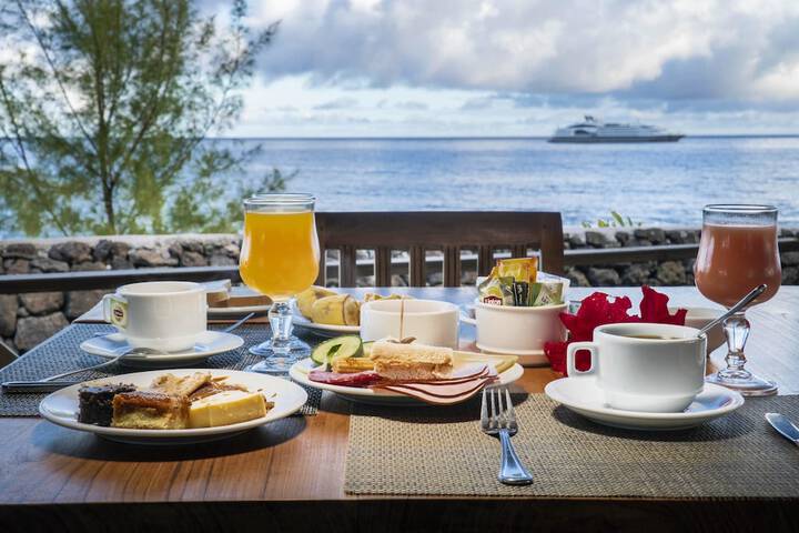 Breakfast/Coffee Service 98 of 186