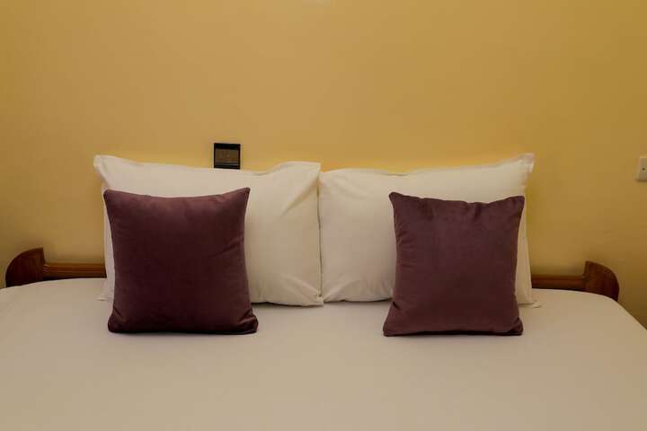 Room 2 of 33