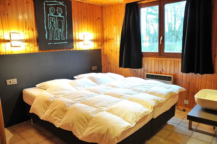 Room 2 of 19