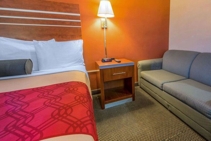 1 King Bed (8 of 8)