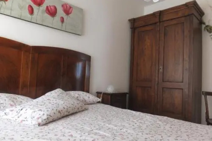 Room 4 of 16